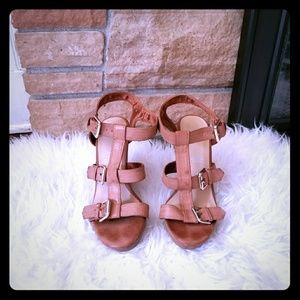 Camel buckle wedges